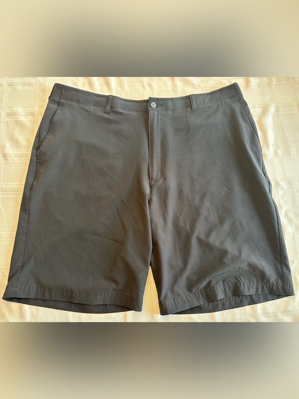 Men’s Ben Hogan Black Flat Front Shorts Size 40 9” Inseam